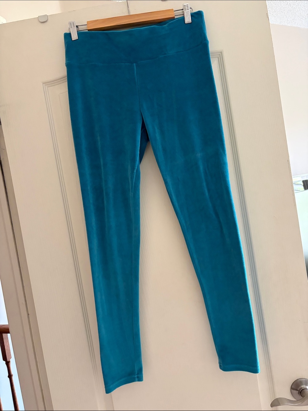 Fashion Nova, Ladies Turquoise Velvet Leggings. Large New Brand NEW